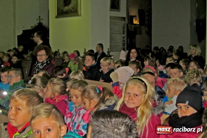 Zdjęcie w galerii na portalu naszraciborz.pl: Dzień Papieski w Szkole Podstawowej nr 13  wiadomości z regionu