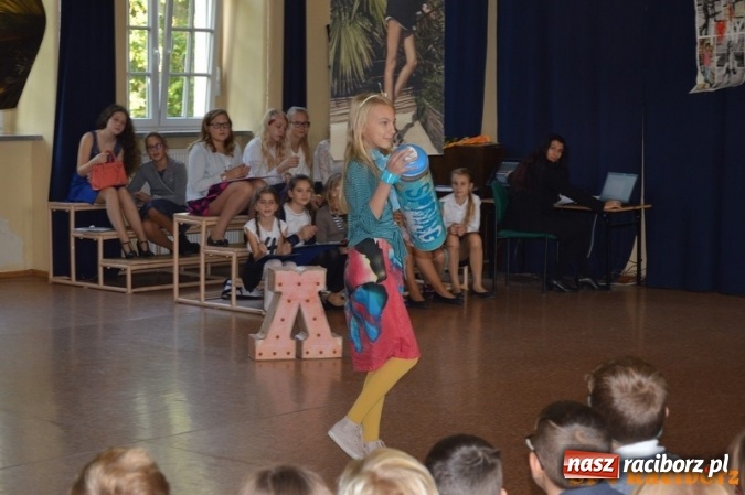 Zdjęcie w galerii na portalu naszraciborz.pl: Nauczyciel wie wszystko, a jak nie wie, to potrafi udawać, że wie - warsztaty w Czw&oacute;rce wiadomości z regionu