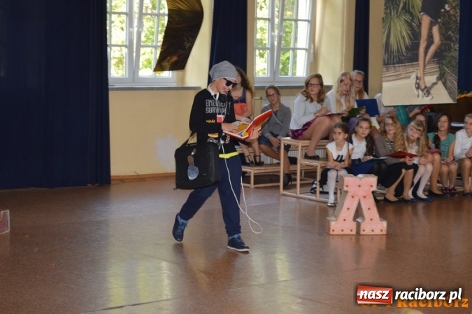 Zdjęcie w galerii na portalu naszraciborz.pl: Nauczyciel wie wszystko, a jak nie wie, to potrafi udawać, że wie - warsztaty w Czw&oacute;rce wiadomości z regionu