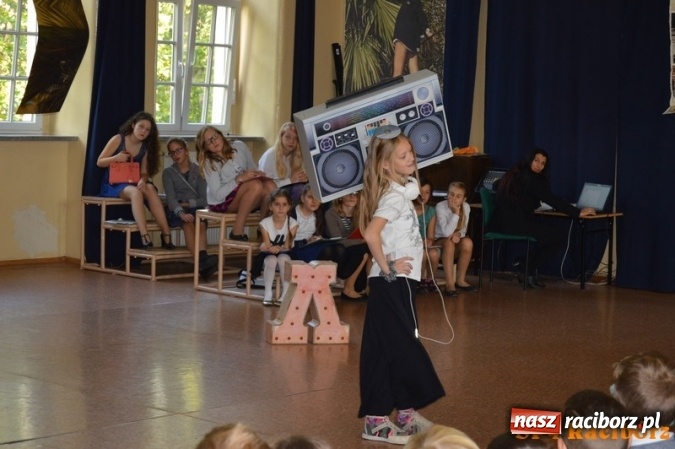 Zdjęcie w galerii na portalu naszraciborz.pl: Nauczyciel wie wszystko, a jak nie wie, to potrafi udawać, że wie - warsztaty w Czw&oacute;rce wiadomości z regionu