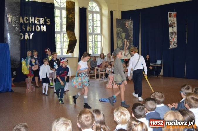 Zdjęcie w galerii na portalu naszraciborz.pl: Nauczyciel wie wszystko, a jak nie wie, to potrafi udawać, że wie - warsztaty w Czw&oacute;rce wiadomości z regionu