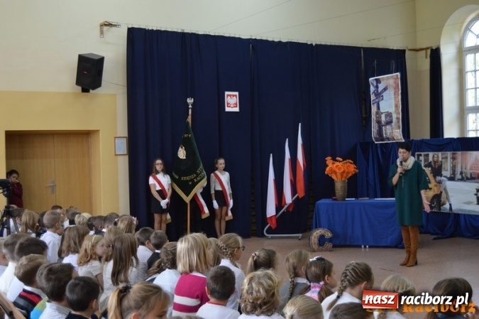 Zdjęcie w galerii na portalu naszraciborz.pl: Nauczyciel wie wszystko, a jak nie wie, to potrafi udawać, że wie - warsztaty w Czw&oacute;rce wiadomości z regionu