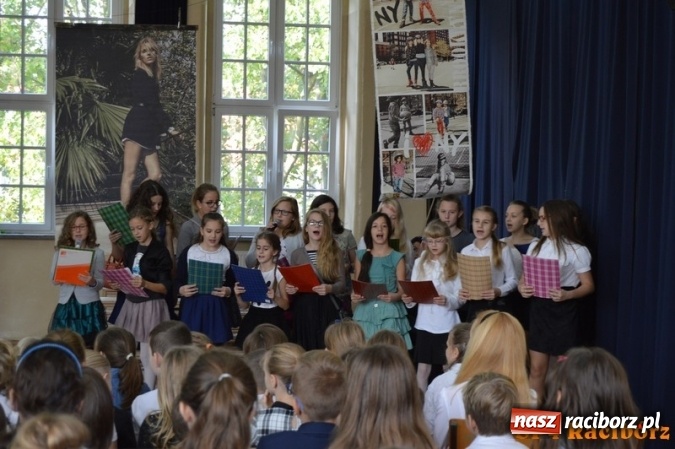 Zdjęcie w galerii na portalu naszraciborz.pl: Nauczyciel wie wszystko, a jak nie wie, to potrafi udawać, że wie - warsztaty w Czw&oacute;rce wiadomości z regionu