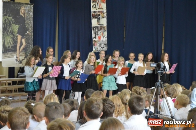 Zdjęcie w galerii na portalu naszraciborz.pl: Nauczyciel wie wszystko, a jak nie wie, to potrafi udawać, że wie - warsztaty w Czw&oacute;rce wiadomości z regionu