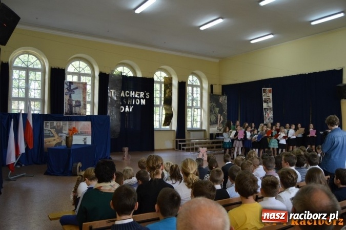 Zdjęcie w galerii na portalu naszraciborz.pl: Nauczyciel wie wszystko, a jak nie wie, to potrafi udawać, że wie - warsztaty w Czw&oacute;rce wiadomości z regionu