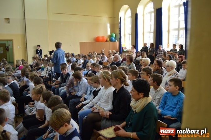 Zdjęcie w galerii na portalu naszraciborz.pl: Nauczyciel wie wszystko, a jak nie wie, to potrafi udawać, że wie - warsztaty w Czw&oacute;rce wiadomości z regionu