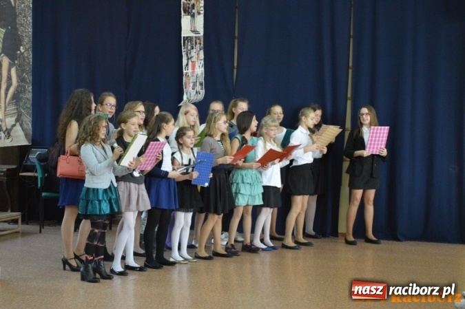 Zdjęcie w galerii na portalu naszraciborz.pl: Nauczyciel wie wszystko, a jak nie wie, to potrafi udawać, że wie - warsztaty w Czw&oacute;rce wiadomości z regionu