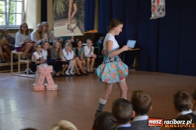 Zdjęcie w galerii na portalu naszraciborz.pl: Nauczyciel wie wszystko, a jak nie wie, to potrafi udawać, że wie - warsztaty w Czw&oacute;rce wiadomości z regionu