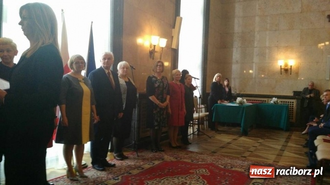 Zdjęcie w galerii na portalu naszraciborz.pl: Nagroda Ministra Edukacji dla nauczycielki Gimnazjum nr 5 wiadomości z regionu