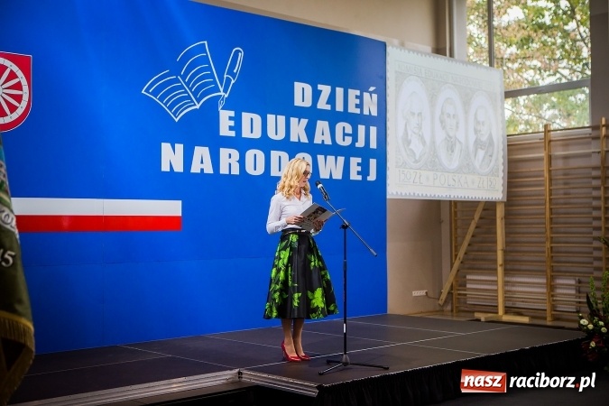 Zdjęcie w galerii na portalu naszraciborz.pl: Miejskie obchody Dnia Edukacji Narodowej. Prezydent wręczył nagrody i wyr&oacute;żnienia wiadomości z regionu