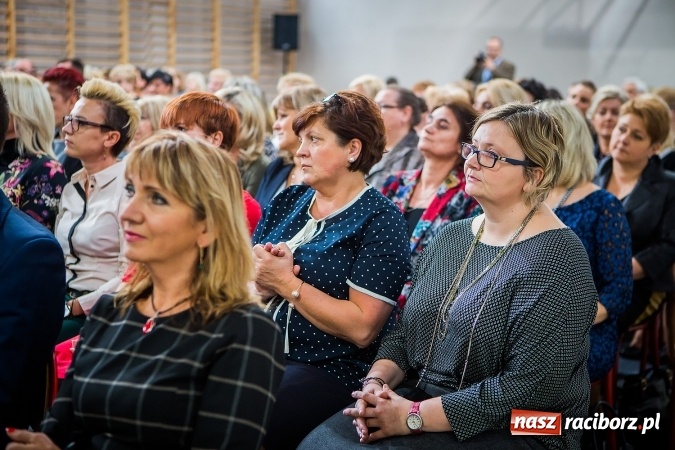 Zdjęcie w galerii na portalu naszraciborz.pl: Miejskie obchody Dnia Edukacji Narodowej. Prezydent wręczył nagrody i wyr&oacute;żnienia wiadomości z regionu