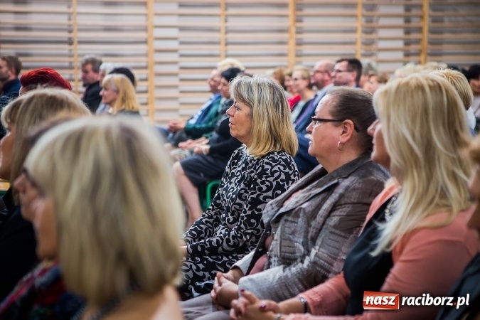 Zdjęcie w galerii na portalu naszraciborz.pl: Miejskie obchody Dnia Edukacji Narodowej. Prezydent wręczył nagrody i wyr&oacute;żnienia wiadomości z regionu