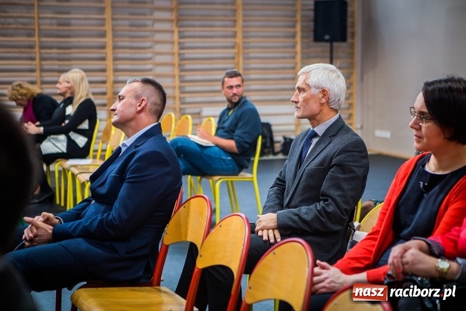 Zdjęcie w galerii na portalu naszraciborz.pl: Miejskie obchody Dnia Edukacji Narodowej. Prezydent wręczył nagrody i wyr&oacute;żnienia wiadomości z regionu