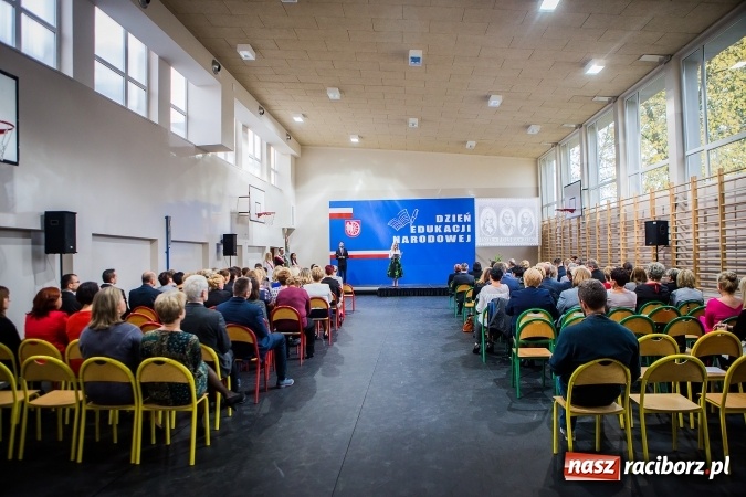 Zdjęcie w galerii na portalu naszraciborz.pl: Miejskie obchody Dnia Edukacji Narodowej. Prezydent wręczył nagrody i wyr&oacute;żnienia wiadomości z regionu