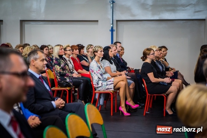 Zdjęcie w galerii na portalu naszraciborz.pl: Miejskie obchody Dnia Edukacji Narodowej. Prezydent wręczył nagrody i wyr&oacute;żnienia wiadomości z regionu