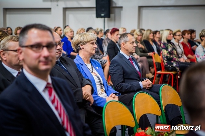 Zdjęcie w galerii na portalu naszraciborz.pl: Miejskie obchody Dnia Edukacji Narodowej. Prezydent wręczył nagrody i wyr&oacute;żnienia wiadomości z regionu