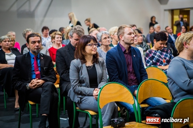 Zdjęcie w galerii na portalu naszraciborz.pl: Miejskie obchody Dnia Edukacji Narodowej. Prezydent wręczył nagrody i wyr&oacute;żnienia wiadomości z regionu