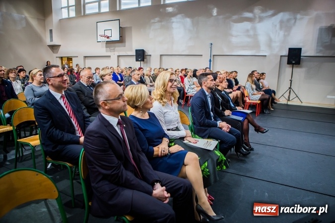 Zdjęcie w galerii na portalu naszraciborz.pl: Miejskie obchody Dnia Edukacji Narodowej. Prezydent wręczył nagrody i wyr&oacute;żnienia wiadomości z regionu
