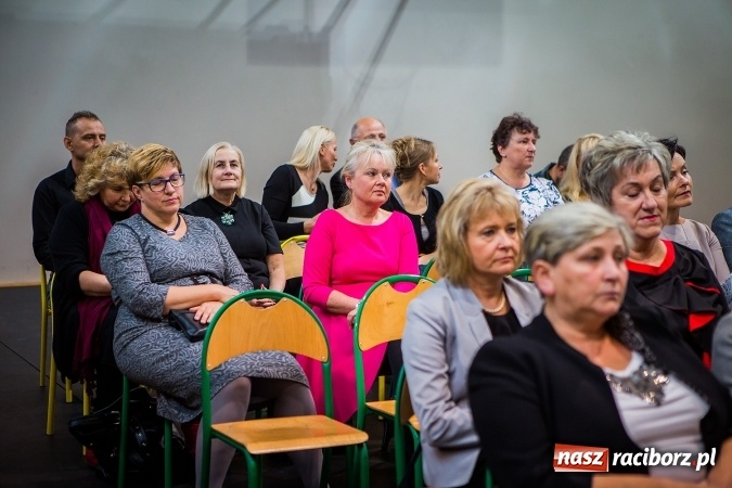 Zdjęcie w galerii na portalu naszraciborz.pl: Miejskie obchody Dnia Edukacji Narodowej. Prezydent wręczył nagrody i wyr&oacute;żnienia wiadomości z regionu