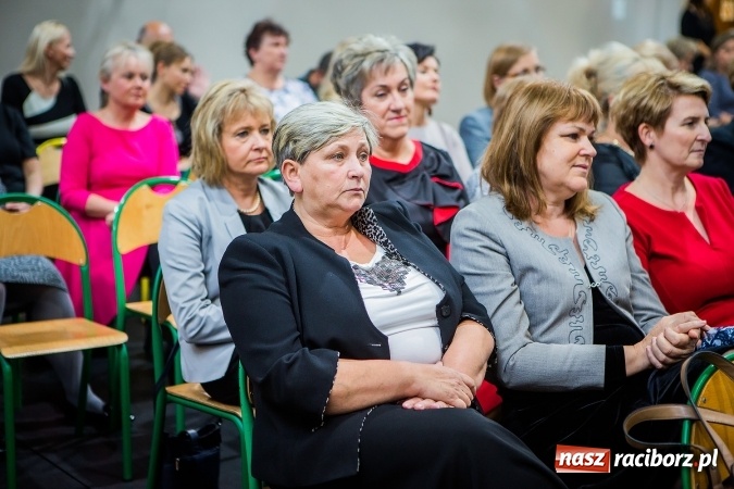 Zdjęcie w galerii na portalu naszraciborz.pl: Miejskie obchody Dnia Edukacji Narodowej. Prezydent wręczył nagrody i wyr&oacute;żnienia wiadomości z regionu