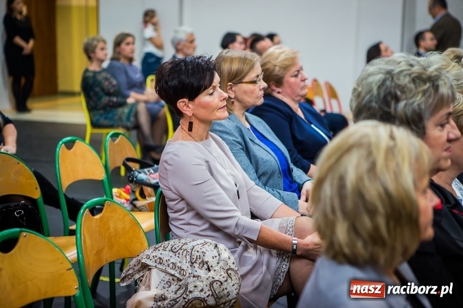 Zdjęcie w galerii na portalu naszraciborz.pl: Miejskie obchody Dnia Edukacji Narodowej. Prezydent wręczył nagrody i wyr&oacute;żnienia wiadomości z regionu