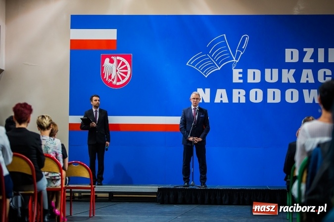 Zdjęcie w galerii na portalu naszraciborz.pl: Miejskie obchody Dnia Edukacji Narodowej. Prezydent wręczył nagrody i wyr&oacute;żnienia wiadomości z regionu