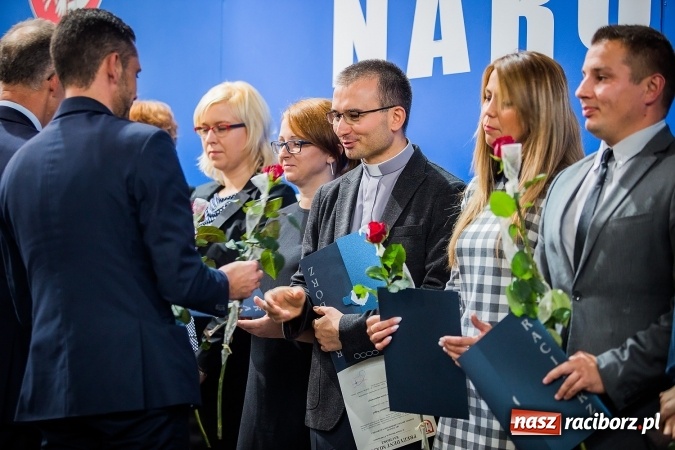 Zdjęcie w galerii na portalu naszraciborz.pl: Miejskie obchody Dnia Edukacji Narodowej. Prezydent wręczył nagrody i wyr&oacute;żnienia wiadomości z regionu