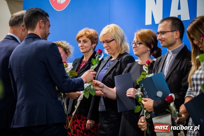 Zdjęcie w galerii na portalu naszraciborz.pl: Miejskie obchody Dnia Edukacji Narodowej. Prezydent wręczył nagrody i wyr&oacute;żnienia wiadomości z regionu