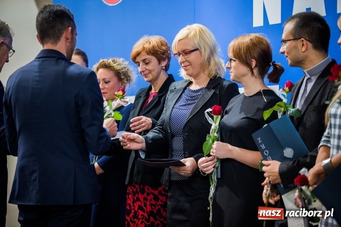 Zdjęcie w galerii na portalu naszraciborz.pl: Miejskie obchody Dnia Edukacji Narodowej. Prezydent wręczył nagrody i wyr&oacute;żnienia wiadomości z regionu