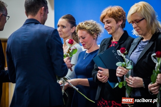 Zdjęcie w galerii na portalu naszraciborz.pl: Miejskie obchody Dnia Edukacji Narodowej. Prezydent wręczył nagrody i wyr&oacute;żnienia wiadomości z regionu