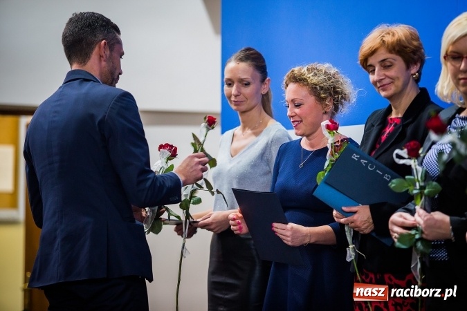 Zdjęcie w galerii na portalu naszraciborz.pl: Miejskie obchody Dnia Edukacji Narodowej. Prezydent wręczył nagrody i wyr&oacute;żnienia wiadomości z regionu