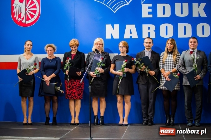 Zdjęcie w galerii na portalu naszraciborz.pl: Miejskie obchody Dnia Edukacji Narodowej. Prezydent wręczył nagrody i wyr&oacute;żnienia wiadomości z regionu