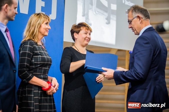 Zdjęcie w galerii na portalu naszraciborz.pl: Miejskie obchody Dnia Edukacji Narodowej. Prezydent wręczył nagrody i wyr&oacute;żnienia wiadomości z regionu