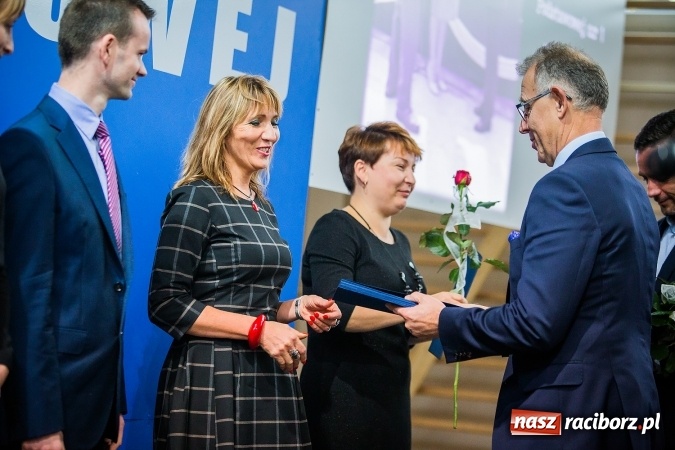 Zdjęcie w galerii na portalu naszraciborz.pl: Miejskie obchody Dnia Edukacji Narodowej. Prezydent wręczył nagrody i wyr&oacute;żnienia wiadomości z regionu