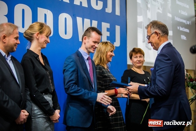 Zdjęcie w galerii na portalu naszraciborz.pl: Miejskie obchody Dnia Edukacji Narodowej. Prezydent wręczył nagrody i wyr&oacute;żnienia wiadomości z regionu