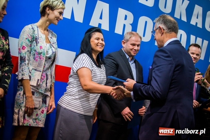 Zdjęcie w galerii na portalu naszraciborz.pl: Miejskie obchody Dnia Edukacji Narodowej. Prezydent wręczył nagrody i wyr&oacute;żnienia wiadomości z regionu