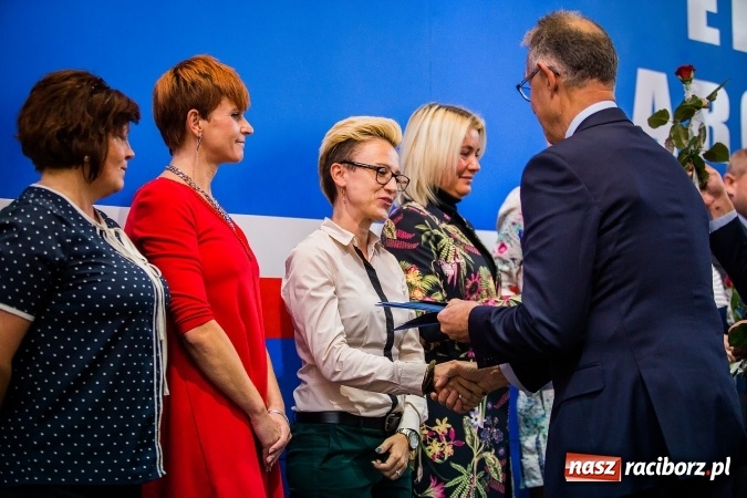Zdjęcie w galerii na portalu naszraciborz.pl: Miejskie obchody Dnia Edukacji Narodowej. Prezydent wręczył nagrody i wyr&oacute;żnienia wiadomości z regionu