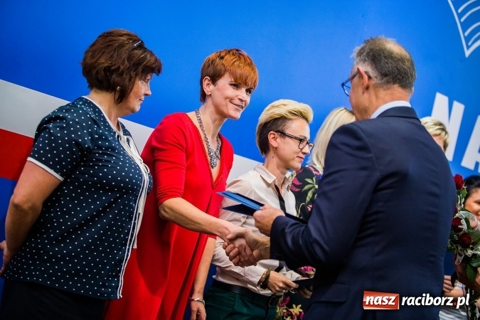 Zdjęcie w galerii na portalu naszraciborz.pl: Miejskie obchody Dnia Edukacji Narodowej. Prezydent wręczył nagrody i wyr&oacute;żnienia wiadomości z regionu