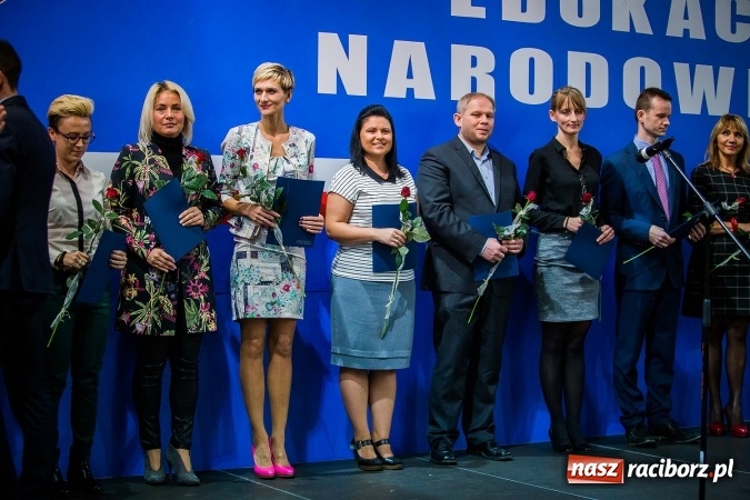 Zdjęcie w galerii na portalu naszraciborz.pl: Miejskie obchody Dnia Edukacji Narodowej. Prezydent wręczył nagrody i wyr&oacute;żnienia wiadomości z regionu