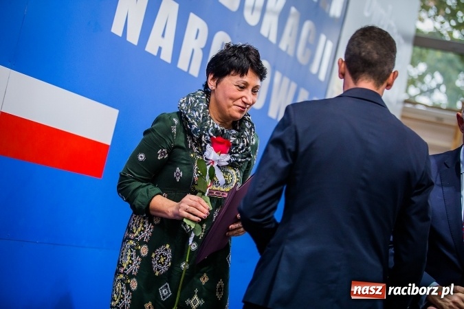 Zdjęcie w galerii na portalu naszraciborz.pl: Miejskie obchody Dnia Edukacji Narodowej. Prezydent wręczył nagrody i wyr&oacute;żnienia wiadomości z regionu