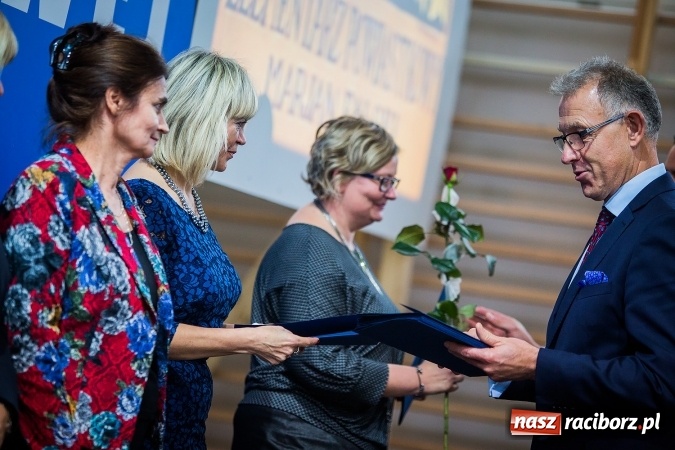 Zdjęcie w galerii na portalu naszraciborz.pl: Miejskie obchody Dnia Edukacji Narodowej. Prezydent wręczył nagrody i wyr&oacute;żnienia wiadomości z regionu