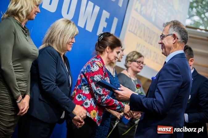 Zdjęcie w galerii na portalu naszraciborz.pl: Miejskie obchody Dnia Edukacji Narodowej. Prezydent wręczył nagrody i wyr&oacute;żnienia wiadomości z regionu