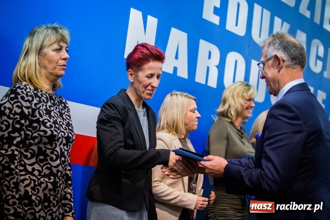 Zdjęcie w galerii na portalu naszraciborz.pl: Miejskie obchody Dnia Edukacji Narodowej. Prezydent wręczył nagrody i wyr&oacute;żnienia wiadomości z regionu