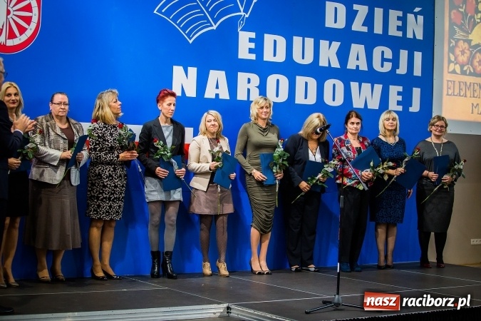 Zdjęcie w galerii na portalu naszraciborz.pl: Miejskie obchody Dnia Edukacji Narodowej. Prezydent wręczył nagrody i wyr&oacute;żnienia wiadomości z regionu