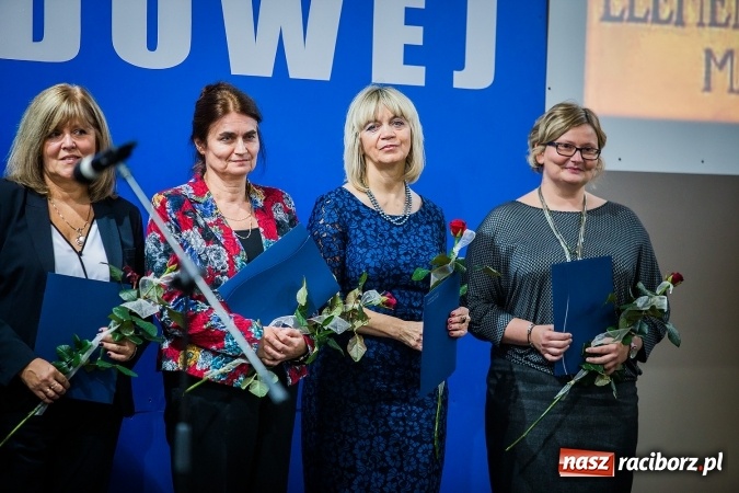 Zdjęcie w galerii na portalu naszraciborz.pl: Miejskie obchody Dnia Edukacji Narodowej. Prezydent wręczył nagrody i wyr&oacute;żnienia wiadomości z regionu