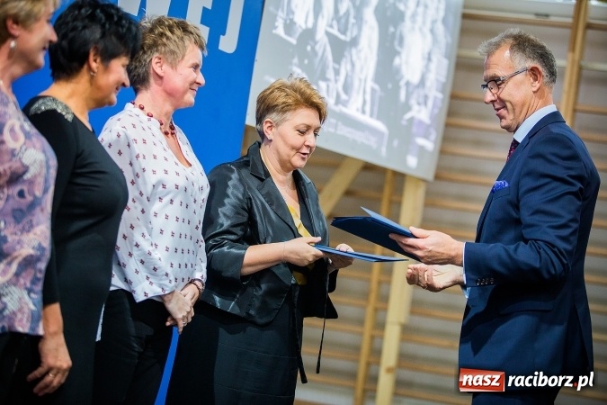 Zdjęcie w galerii na portalu naszraciborz.pl: Miejskie obchody Dnia Edukacji Narodowej. Prezydent wręczył nagrody i wyr&oacute;żnienia wiadomości z regionu