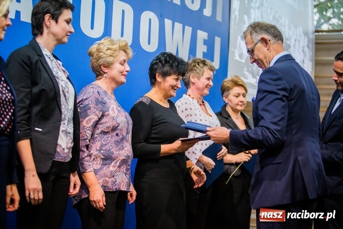 Zdjęcie w galerii na portalu naszraciborz.pl: Miejskie obchody Dnia Edukacji Narodowej. Prezydent wręczył nagrody i wyr&oacute;żnienia wiadomości z regionu