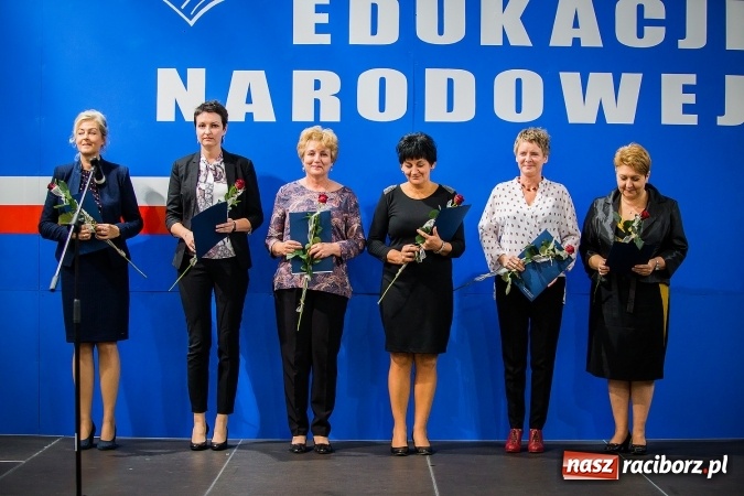 Zdjęcie w galerii na portalu naszraciborz.pl: Miejskie obchody Dnia Edukacji Narodowej. Prezydent wręczył nagrody i wyr&oacute;żnienia wiadomości z regionu
