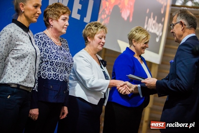 Zdjęcie w galerii na portalu naszraciborz.pl: Miejskie obchody Dnia Edukacji Narodowej. Prezydent wręczył nagrody i wyr&oacute;żnienia wiadomości z regionu