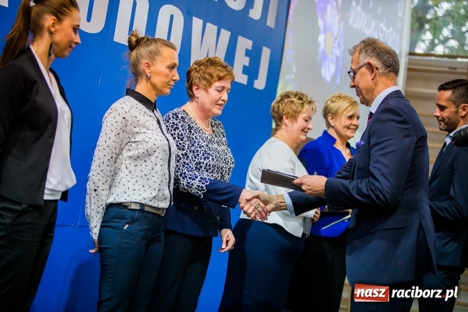 Zdjęcie w galerii na portalu naszraciborz.pl: Miejskie obchody Dnia Edukacji Narodowej. Prezydent wręczył nagrody i wyr&oacute;żnienia wiadomości z regionu